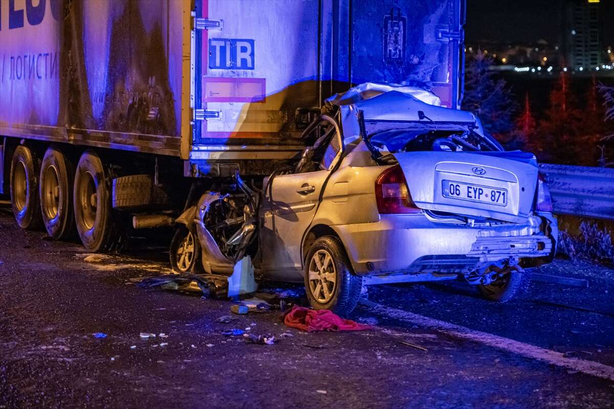 Trafikte facia! TIR’a çarpan otomobil alev aldı, sürücü öldü 5
